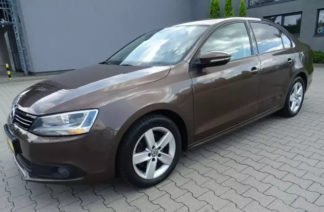 VOLKSWAGEN Jetta 