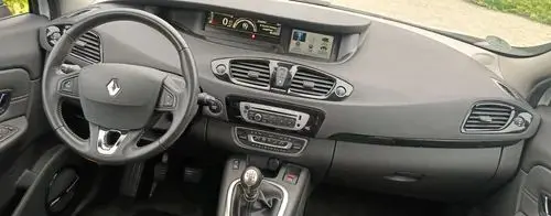 RENAULT Grand Scenic 