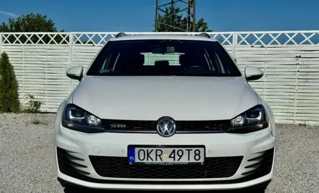 VOLKSWAGEN Golf 