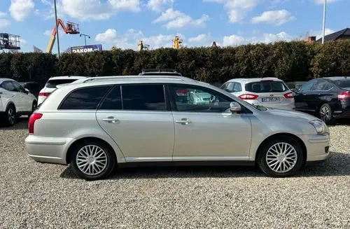 TOYOTA Avensis 