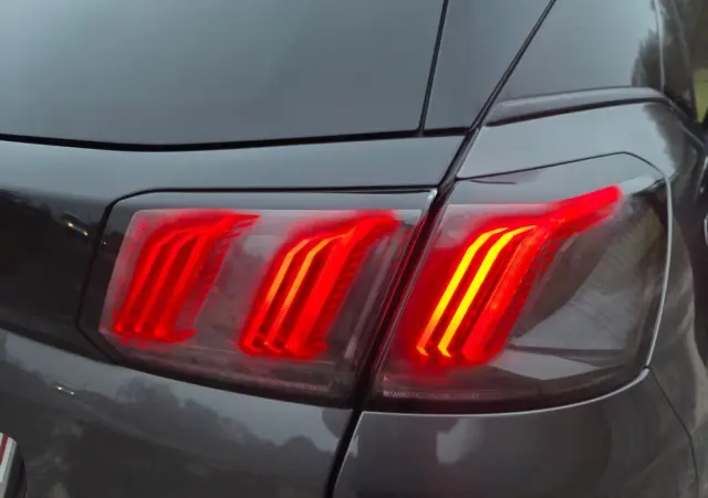 PEUGEOT 3008 1.5 BlueHDi Allure Pack S&S EAT8