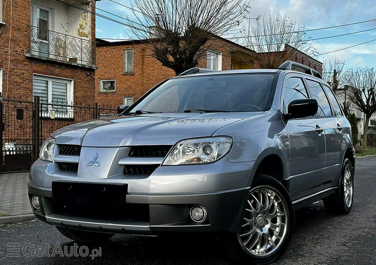 MITSUBISHI Outlander 