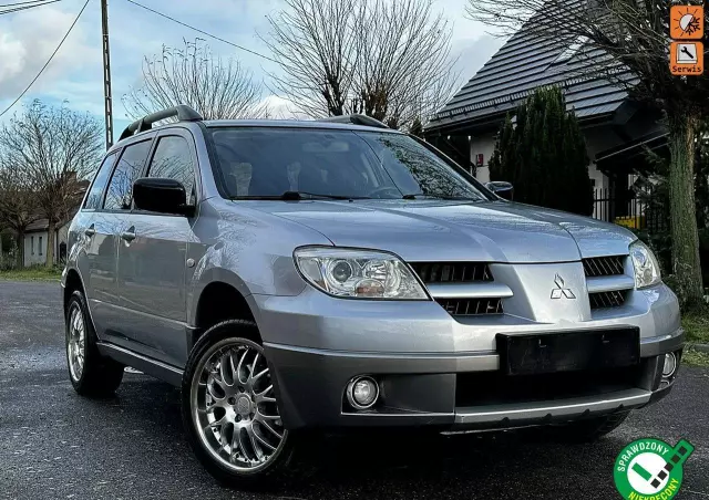 MITSUBISHI Outlander 