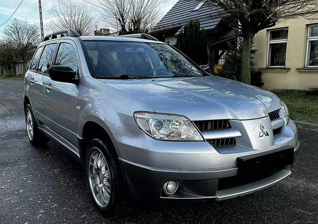 MITSUBISHI Outlander 