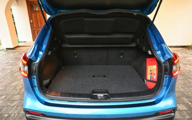 NISSAN Qashqai 1.3 DIG-T N-CONNECTA