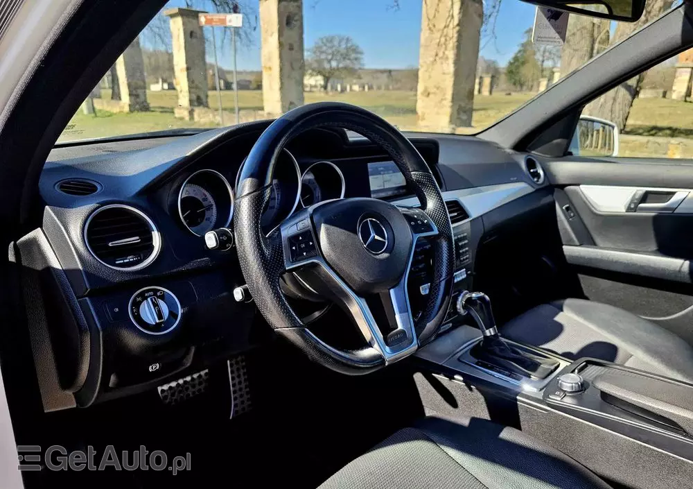 MERCEDES-BENZ Klasa C 180 T 7G-TRONIC AMG Line
