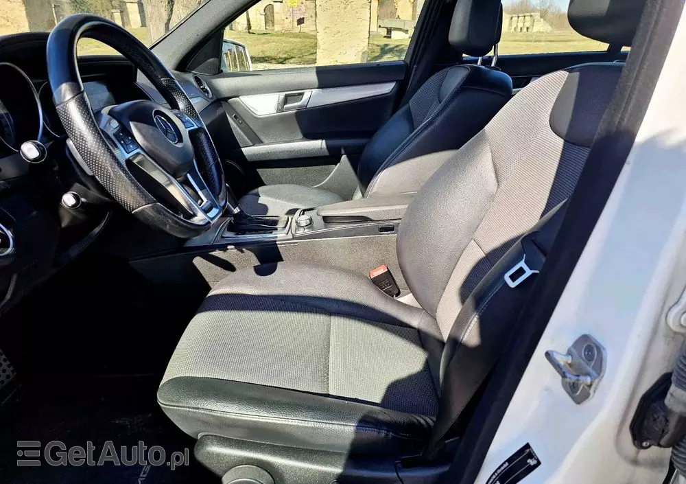 MERCEDES-BENZ Klasa C 180 T 7G-TRONIC AMG Line