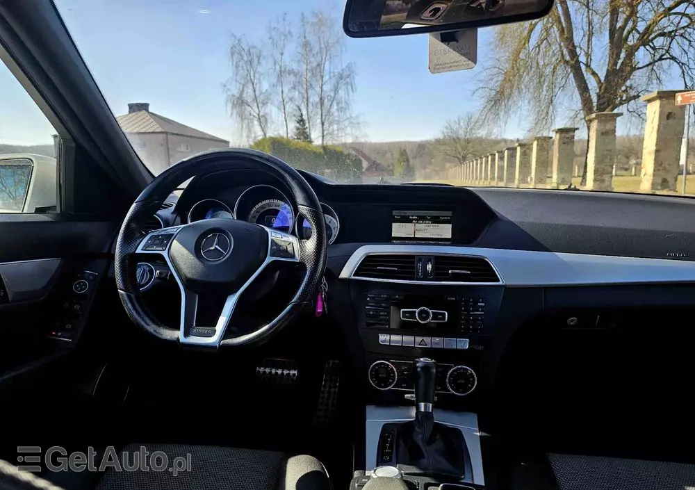 MERCEDES-BENZ Klasa C 180 T 7G-TRONIC AMG Line
