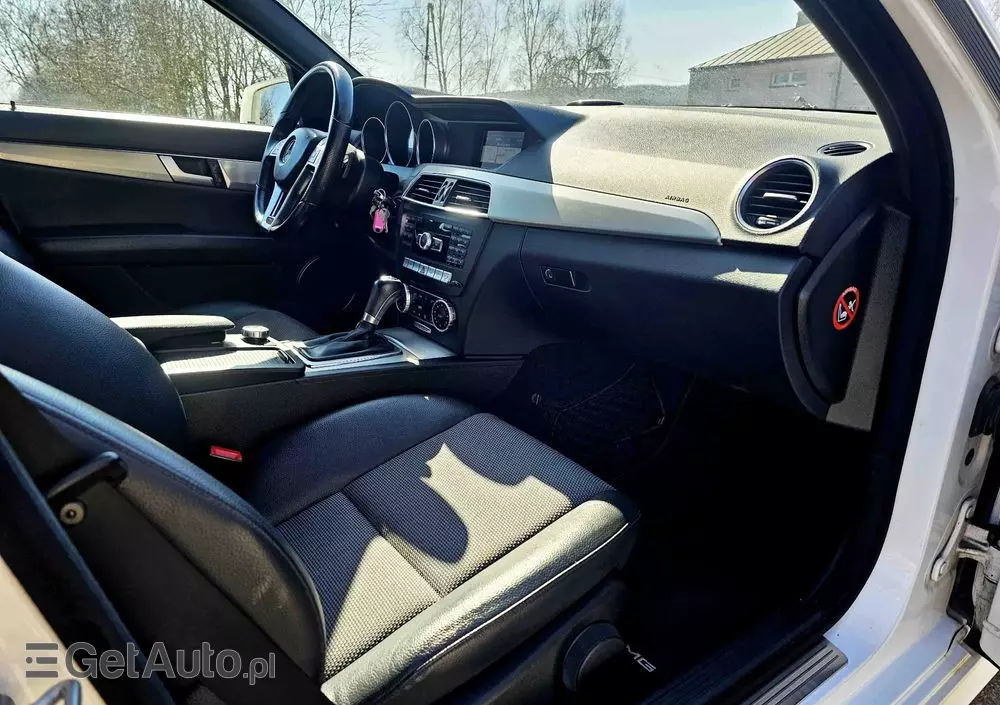 MERCEDES-BENZ Klasa C 180 T 7G-TRONIC AMG Line