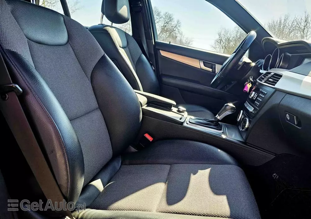 MERCEDES-BENZ Klasa C 180 T 7G-TRONIC AMG Line