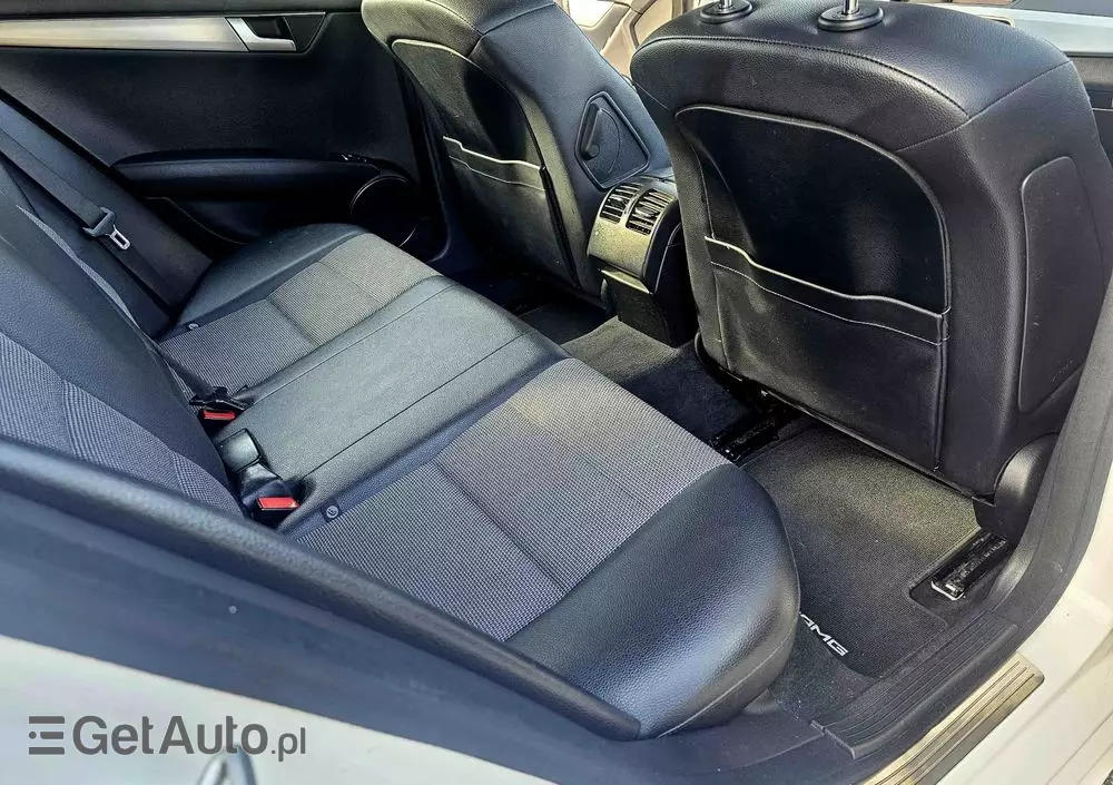 MERCEDES-BENZ Klasa C 180 T 7G-TRONIC AMG Line