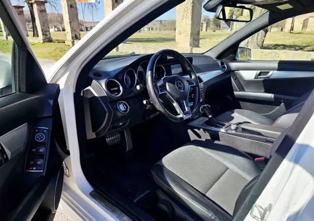 MERCEDES-BENZ Klasa C 180 T 7G-TRONIC AMG Line