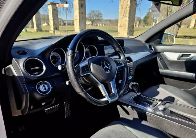 MERCEDES-BENZ Klasa C 180 T 7G-TRONIC AMG Line