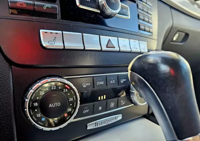 MERCEDES-BENZ Klasa C 180 T 7G-TRONIC AMG Line