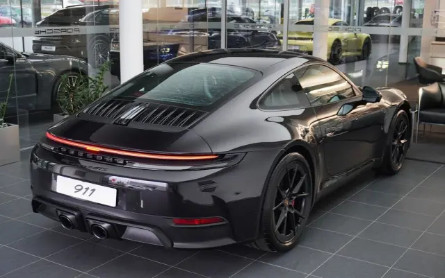 PORSCHE 911 