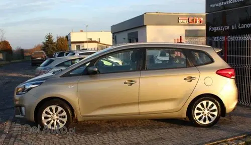 KIA Carens 