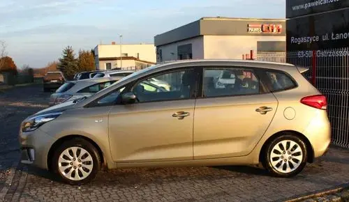 KIA Carens 