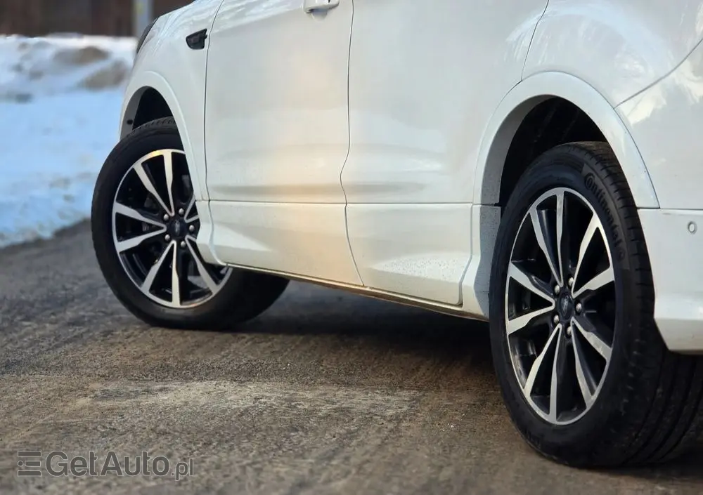 FORD Kuga 2.0 TDCi 2x4 ST-Line