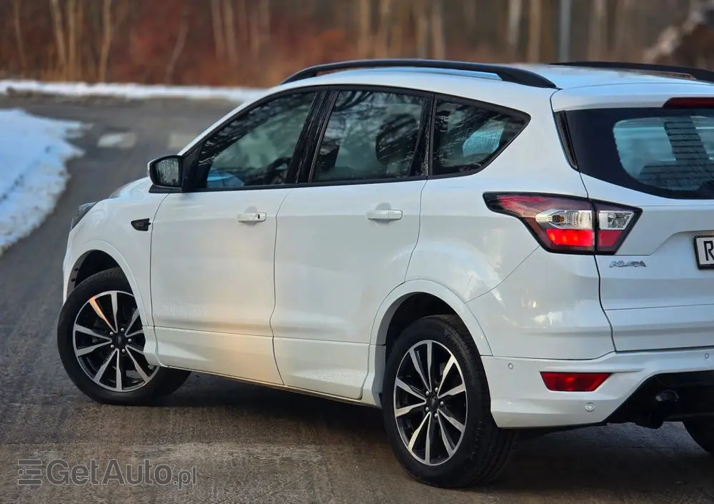 FORD Kuga 2.0 TDCi 2x4 ST-Line