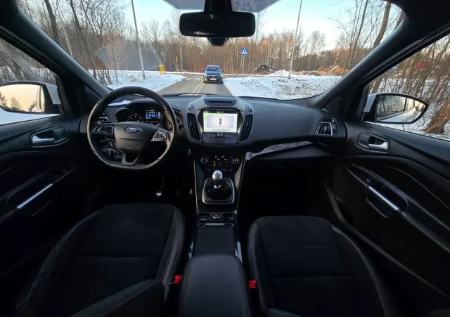 FORD Kuga 2.0 TDCi 2x4 ST-Line