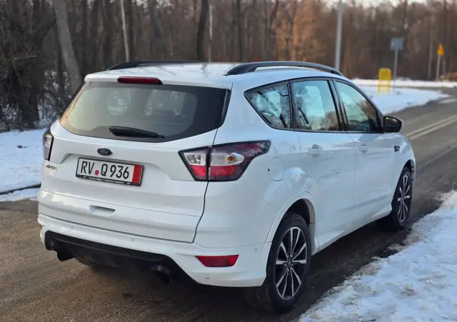 FORD Kuga 2.0 TDCi 2x4 ST-Line