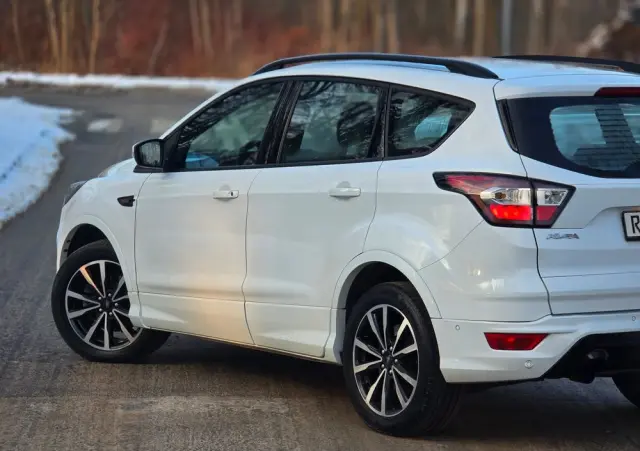 FORD Kuga 2.0 TDCi 2x4 ST-Line