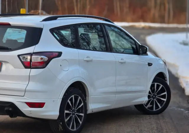 FORD Kuga 2.0 TDCi 2x4 ST-Line