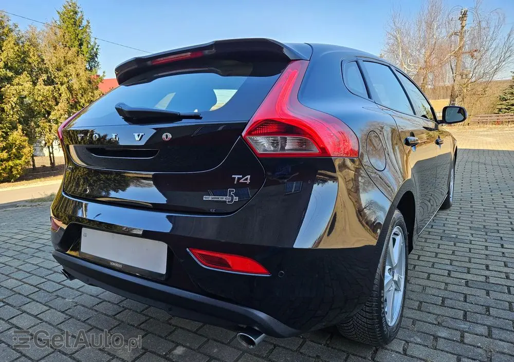 VOLVO V40 T4 Kinetic