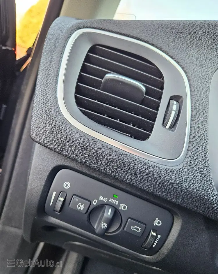 VOLVO V40 T4 Kinetic