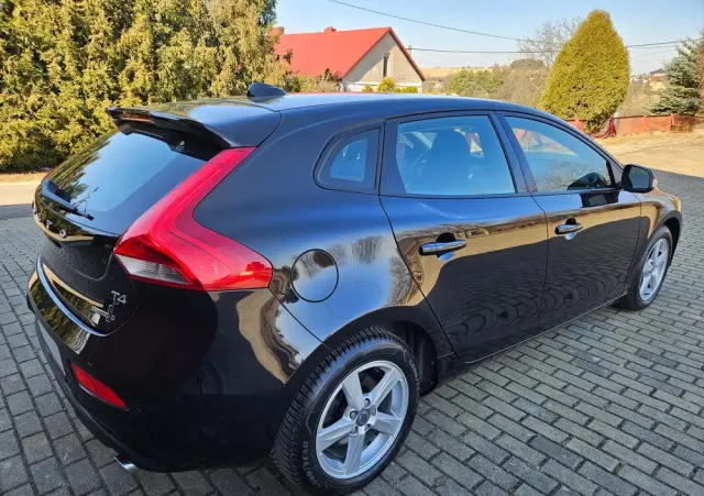 VOLVO V40 T4 Kinetic