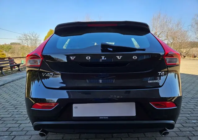 VOLVO V40 T4 Kinetic