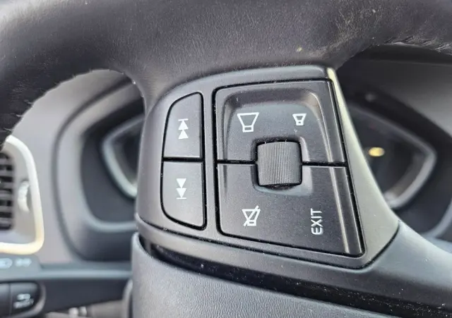 VOLVO V40 T4 Kinetic