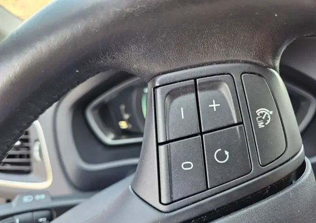 VOLVO V40 T4 Kinetic