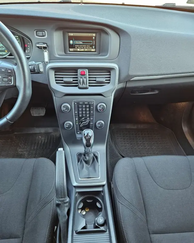 VOLVO V40 T4 Kinetic