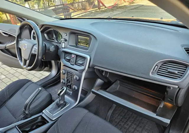 VOLVO V40 T4 Kinetic