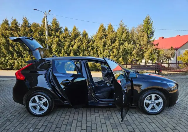 VOLVO V40 T4 Kinetic