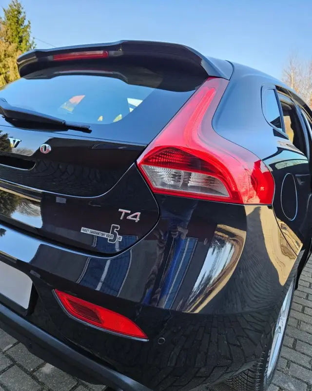 VOLVO V40 T4 Kinetic