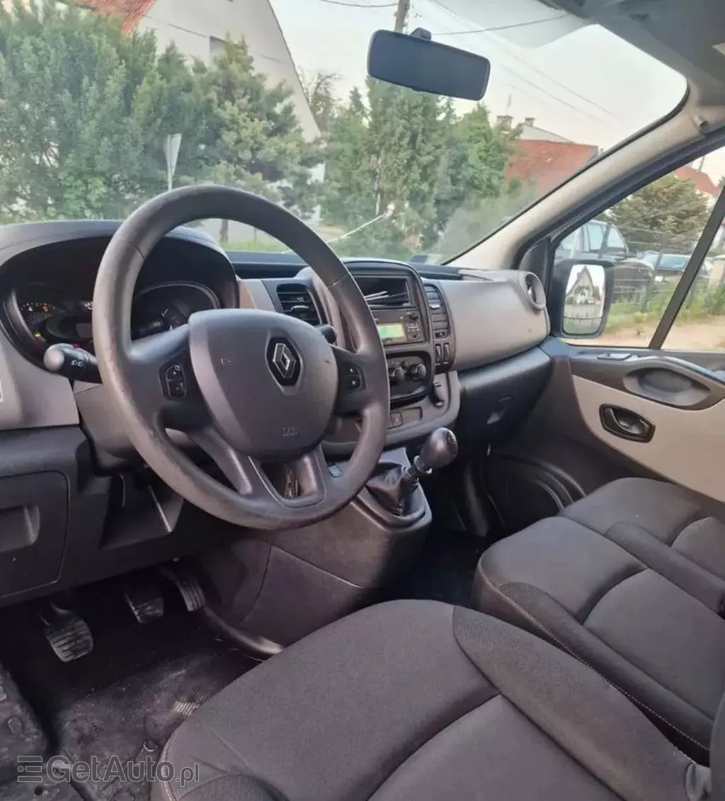 RENAULT Trafic 