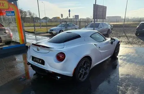 ALFA ROMEO 4C 