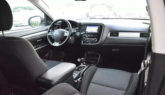 MITSUBISHI Outlander 