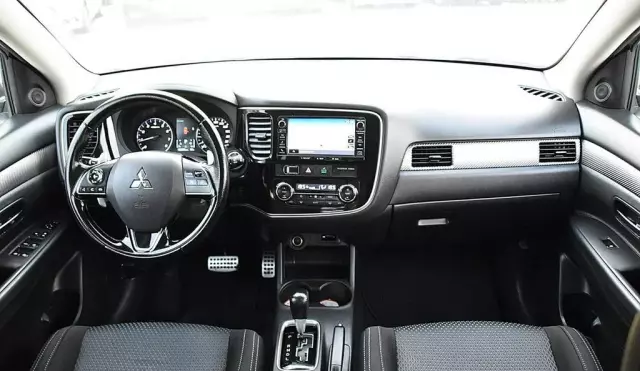 MITSUBISHI Outlander 