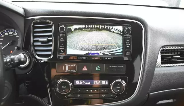 MITSUBISHI Outlander 