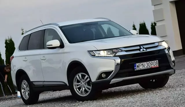 MITSUBISHI Outlander 