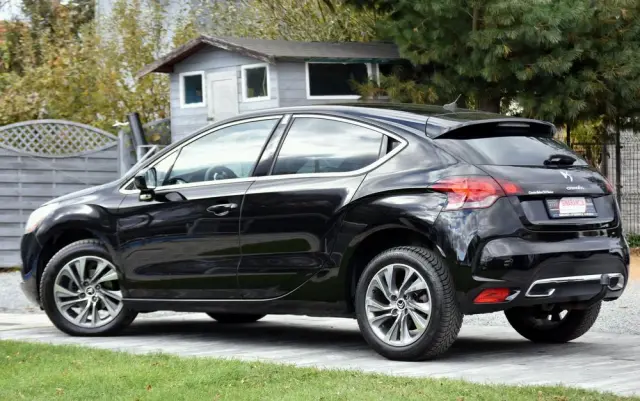 CITROËN DS4 E-HDi 110 EGS6 SoChic