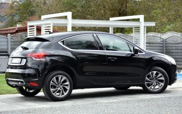 CITROËN DS4 E-HDi 110 EGS6 SoChic