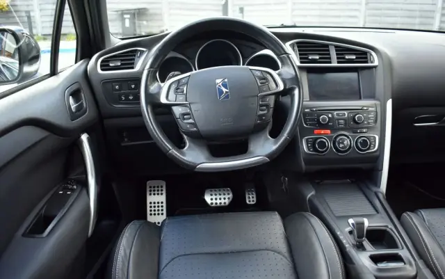 CITROËN DS4 E-HDi 110 EGS6 SoChic