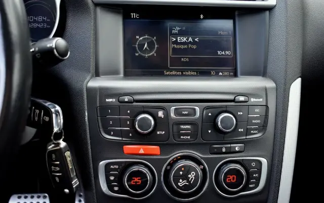 CITROËN DS4 E-HDi 110 EGS6 SoChic