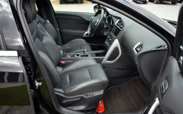 CITROËN DS4 E-HDi 110 EGS6 SoChic