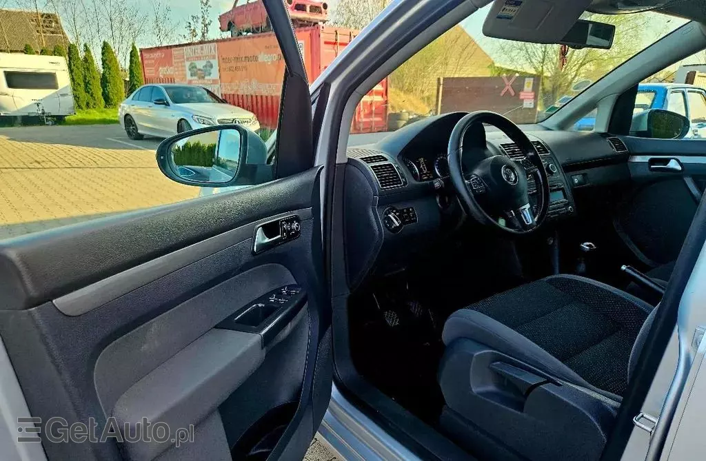VOLKSWAGEN Touran 