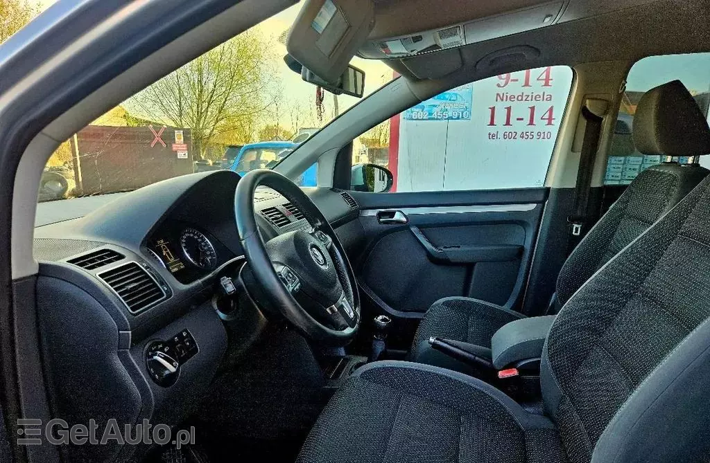 VOLKSWAGEN Touran 